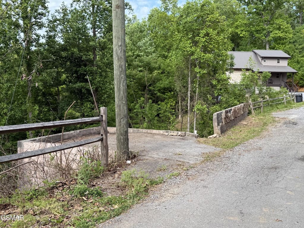 823 Kings Way, Gatlinburg, TN 37738