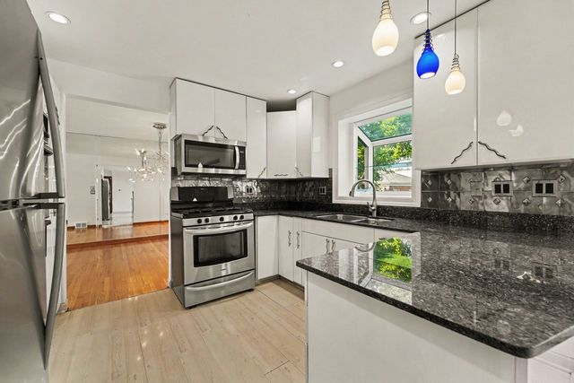 10324 S Claremont Avenue, Chicago, IL 60643