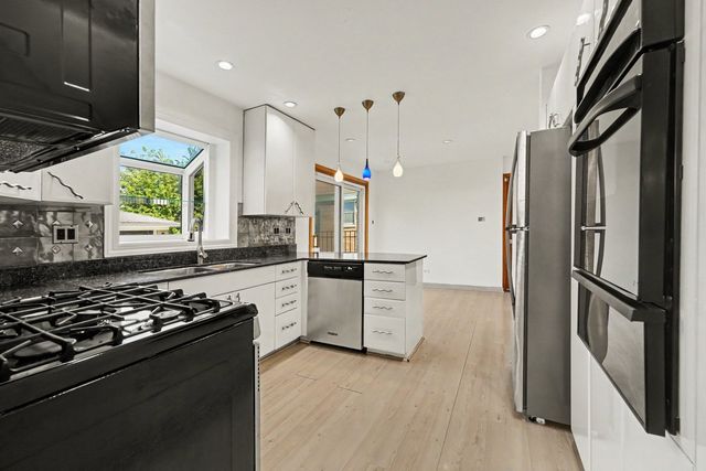 10324 S Claremont Avenue, Chicago, IL 60643