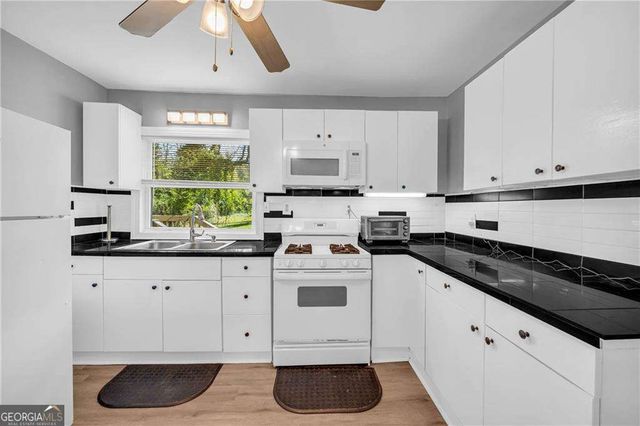 3351 Phillips Circle, Decatur, GA 30032