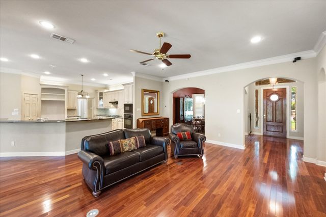 6100 Forest River Drive, Fort Worth, TX 76112