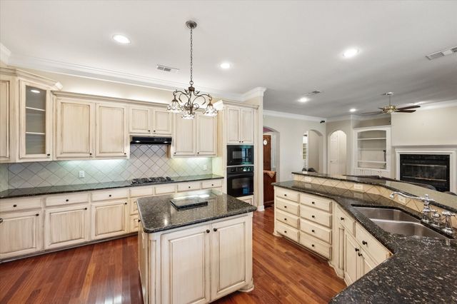 6100 Forest River Drive, Fort Worth, TX 76112