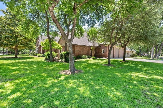 6100 Forest River Drive, Fort Worth, TX 76112