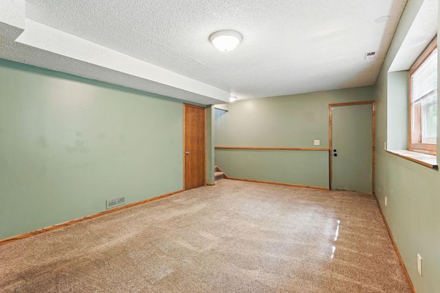 109 Robert Road, Jordan, MN 55352