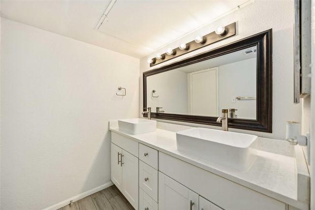 2100 Tanglewilde Street 531, Houston, TX 77063