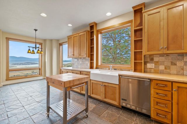 6346 Stoneridge Drive, Klamath Falls, OR 97601