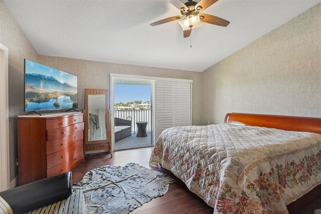113 YACHT CLUB CIRCLE, North Redington Beach, FL 33708