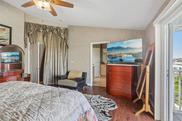 113 YACHT CLUB CIRCLE, North Redington Beach, FL 33708