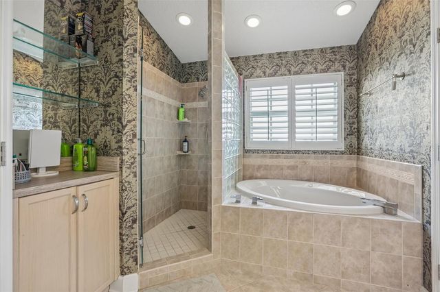 113 YACHT CLUB CIRCLE, North Redington Beach, FL 33708