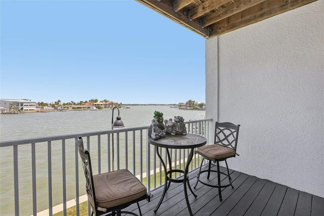 113 YACHT CLUB CIRCLE, North Redington Beach, FL 33708