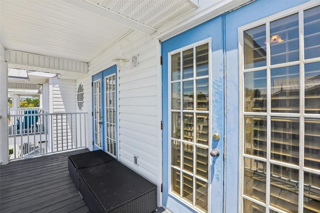 113 YACHT CLUB CIRCLE, North Redington Beach, FL 33708