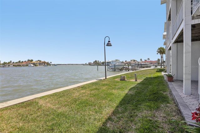 113 YACHT CLUB CIRCLE, North Redington Beach, FL 33708