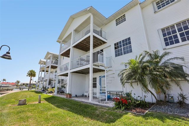 113 YACHT CLUB CIRCLE, North Redington Beach, FL 33708