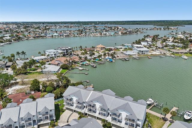 113 YACHT CLUB CIRCLE, North Redington Beach, FL 33708