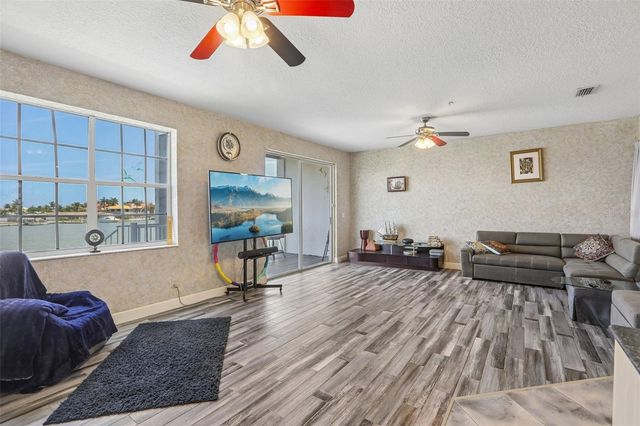 113 YACHT CLUB CIRCLE, North Redington Beach, FL 33708