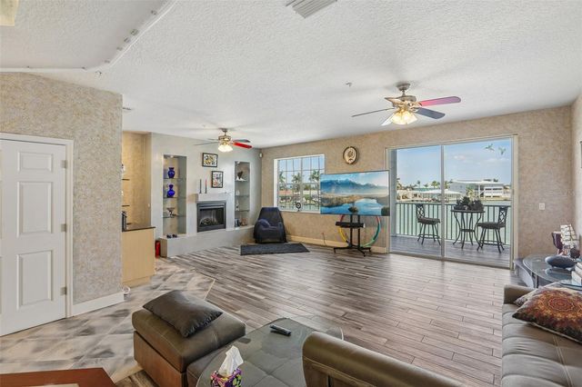 113 YACHT CLUB CIRCLE, North Redington Beach, FL 33708