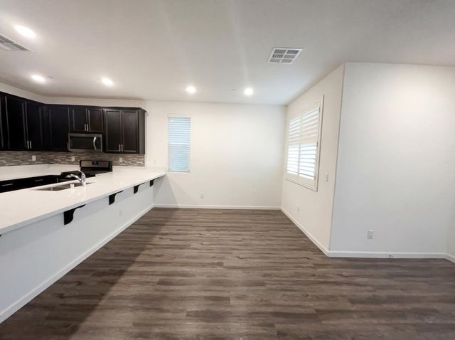 11088 International Dr, Rancho Cordova, CA 95670