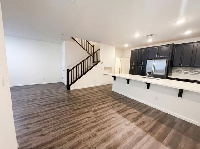 11088 International Dr, Rancho Cordova, CA 95670