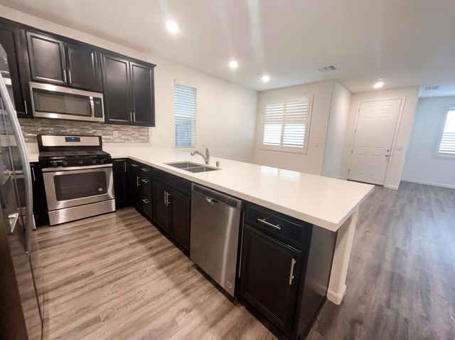 11088 International Dr, Rancho Cordova, CA 95670