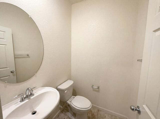 11088 International Dr, Rancho Cordova, CA 95670