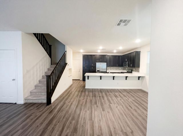 11088 International Dr, Rancho Cordova, CA 95670