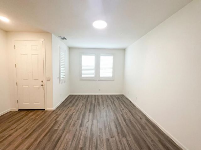 11088 International Dr, Rancho Cordova, CA 95670