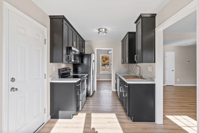 151 Man O War Dr, Oak Grove, KY 42262