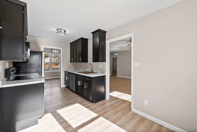 151 Man O War Dr, Oak Grove, KY 42262