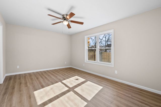 151 Man O War Dr, Oak Grove, KY 42262