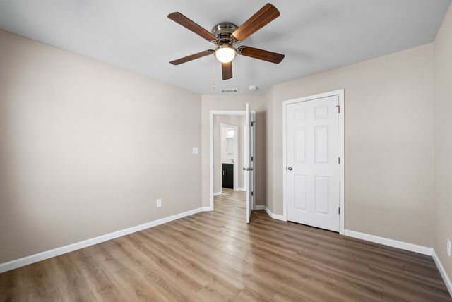 151 Man O War Dr, Oak Grove, KY 42262