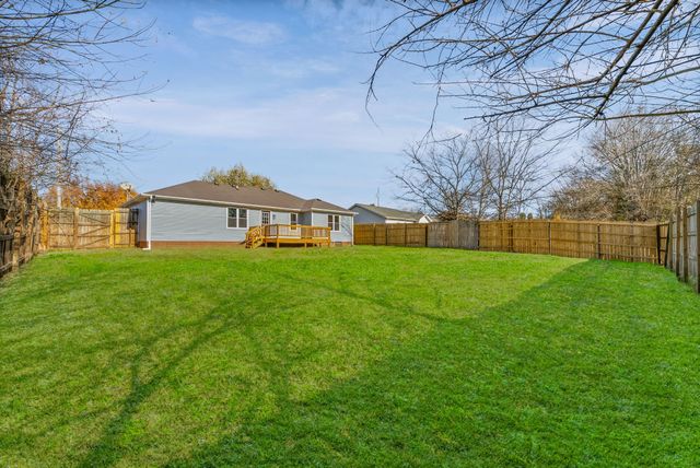 151 Man O War Dr, Oak Grove, KY 42262