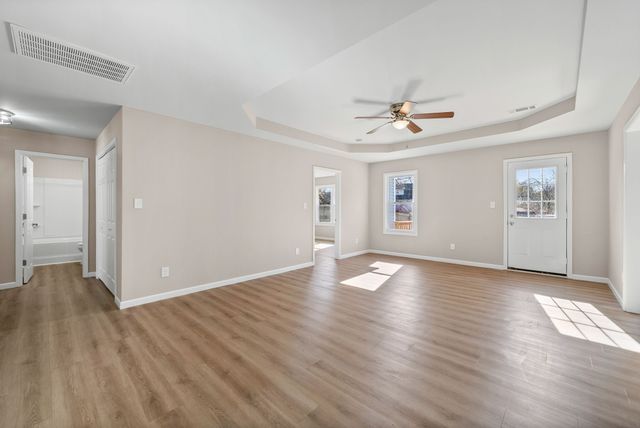 151 Man O War Dr, Oak Grove, KY 42262