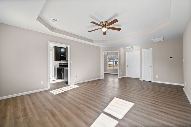 151 Man O War Dr, Oak Grove, KY 42262