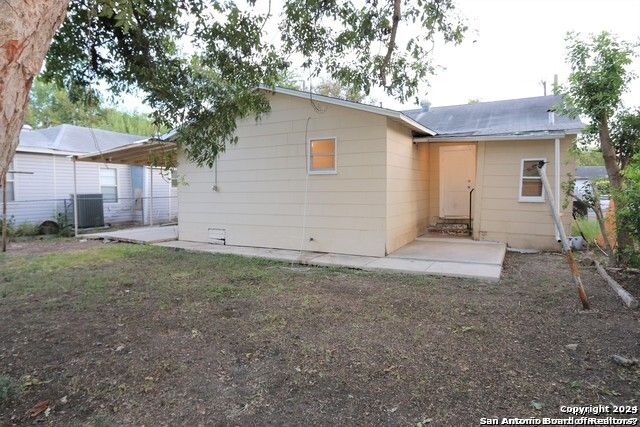 1135 Gladstone, San Antonio, TX 78225