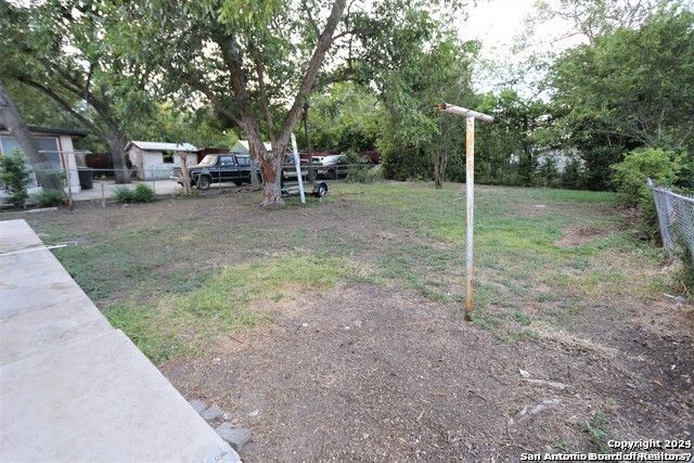 1135 Gladstone, San Antonio, TX 78225