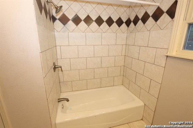 1135 Gladstone, San Antonio, TX 78225