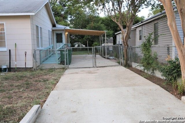 1135 Gladstone, San Antonio, TX 78225