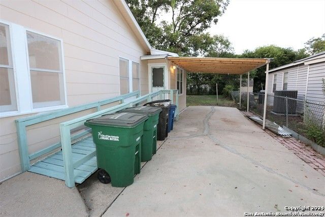 1135 Gladstone, San Antonio, TX 78225
