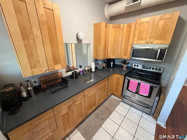 146 High Street 201, Milford, CT 06460