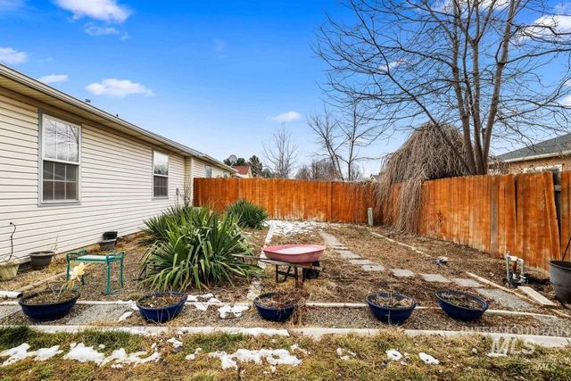2918 Airport Ave, Caldwell, ID 83605