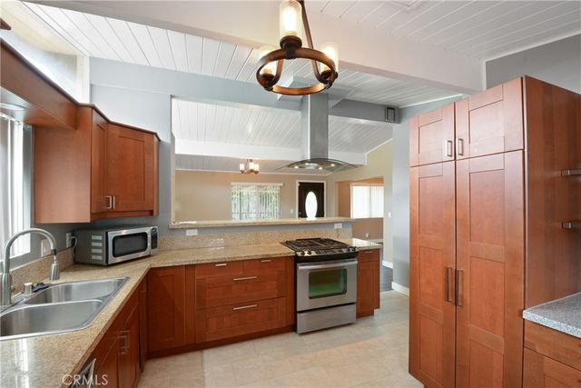 543 E Haltern Avenue, Glendora, CA 91740