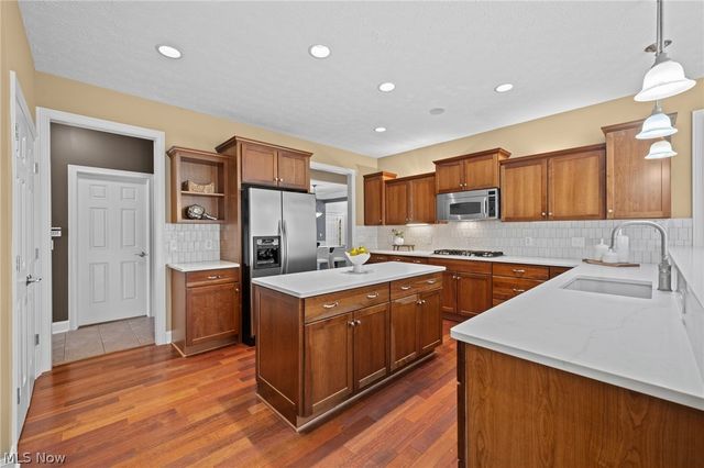 11810 Edinboro Lane, Chagrin Falls, OH 44023