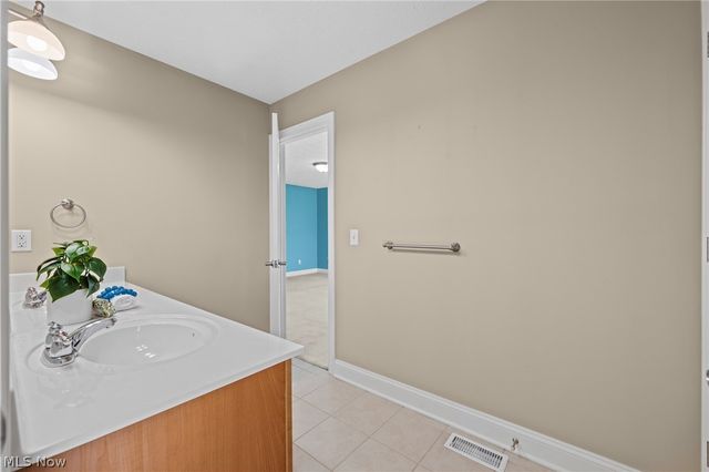 11810 Edinboro Lane, Chagrin Falls, OH 44023