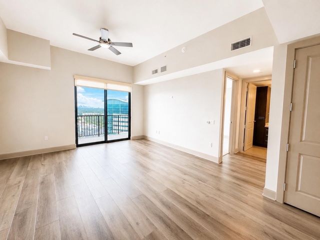 9787 Katy Freeway 1716, Houston, TX 77024