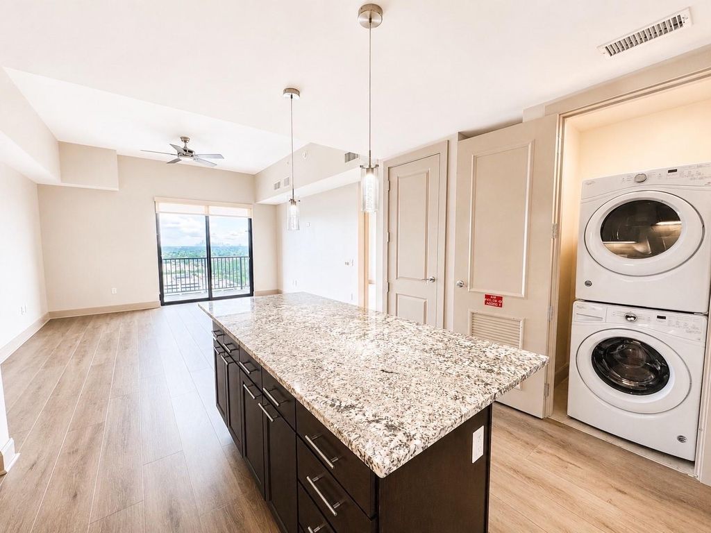 9787 Katy Freeway 1716, Houston, TX 77024