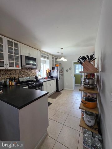 25 COLUMBIA AVE, Trenton, NJ 08618
