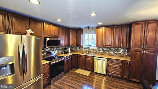 54 MAGNOLIA DR, Front Royal, VA 22630