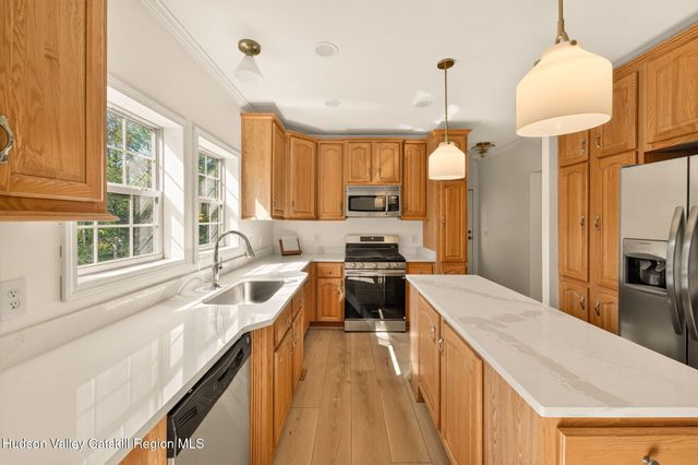 36 Old Baltus Court, Athens, NY 12015