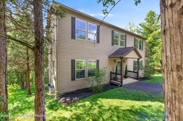 36 Old Baltus Court, Athens, NY 12015