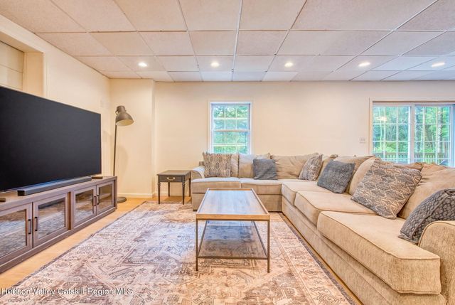 36 Old Baltus Court, Athens, NY 12015